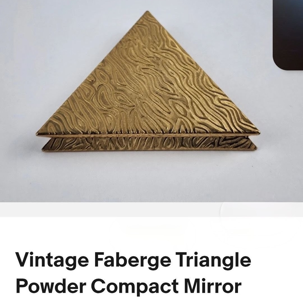 Gold and Pink Triangular Compact - Picture 3 of 5
